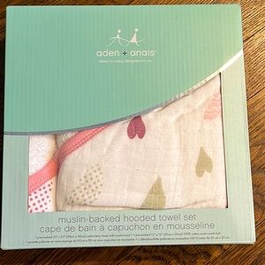 NWT. Aden + Anais Muslin- Backed Hooded Towel And Washcloth.